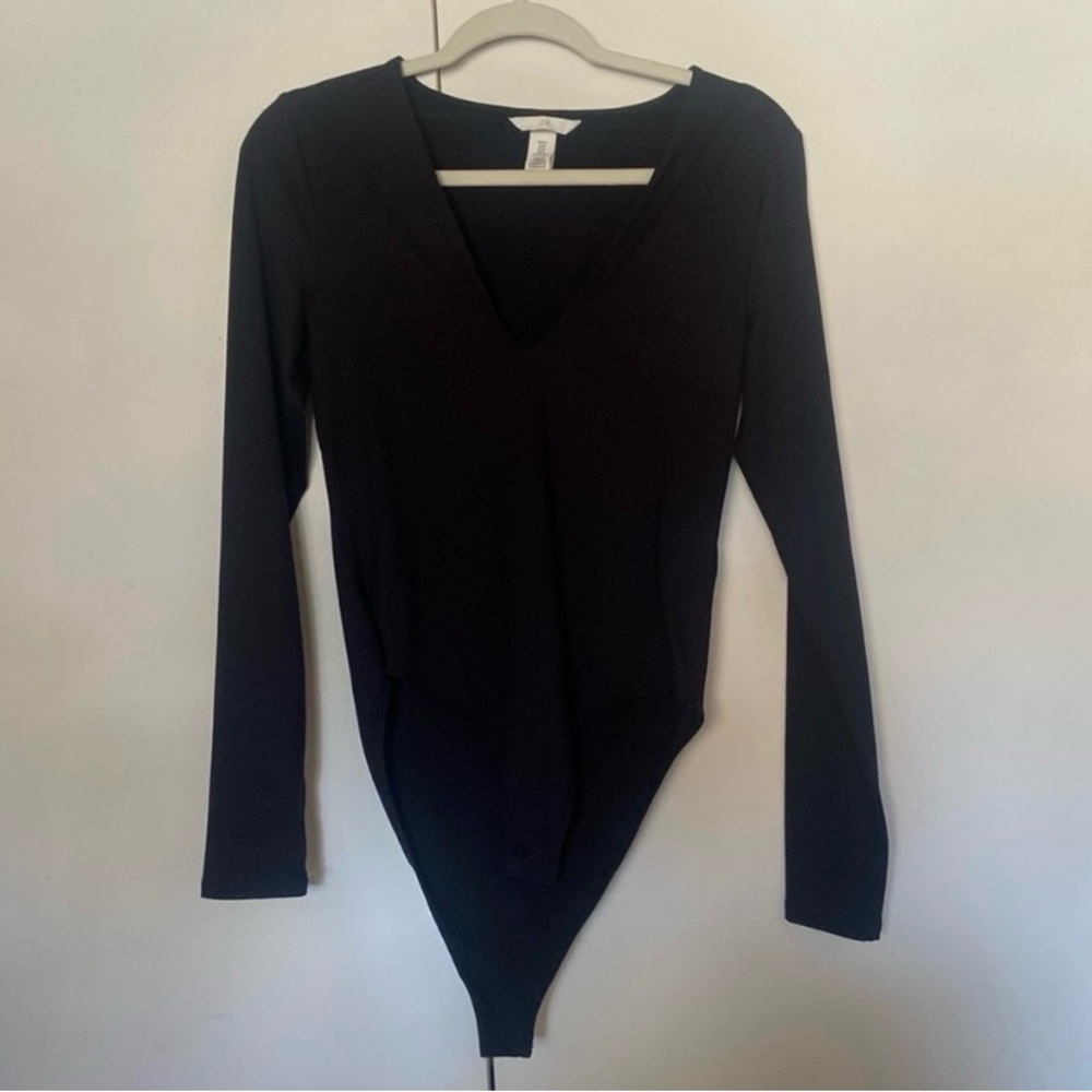 H & M V-Neck Bodysuit Long Sleeve Black, Size Medium